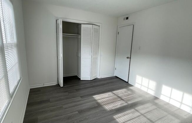 2 beds, 1 bath, 700 sqft, $1,075, Unit Unit F