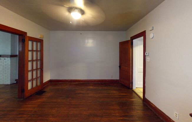 3 beds, 1 bath, $1,650, Unit 383