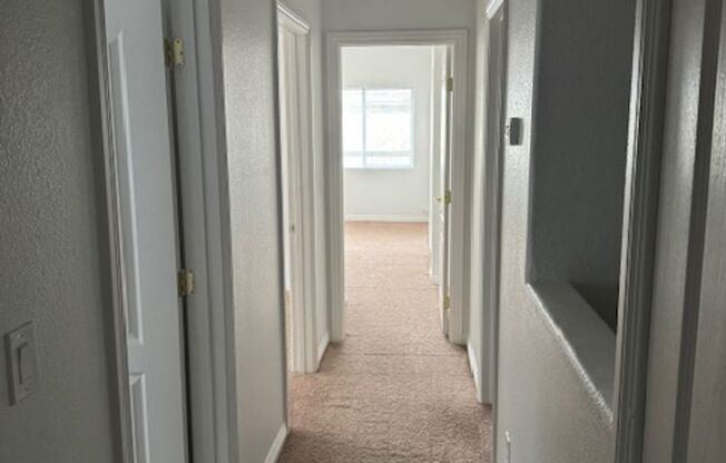 3 beds, 2.5 baths, $2,000, Unit # 103