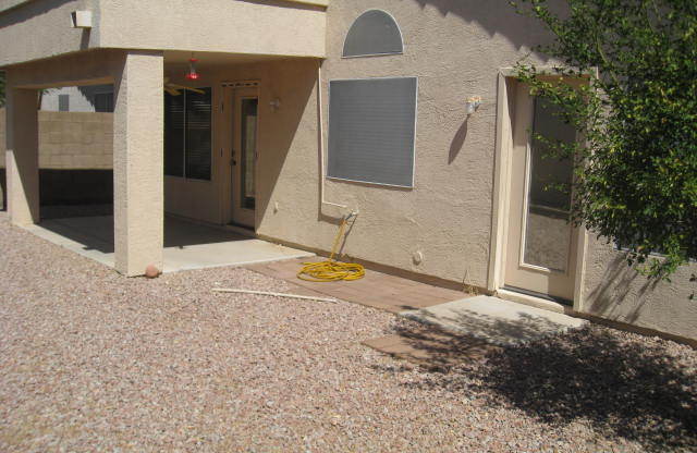 3 beds, 2 baths, $2,300