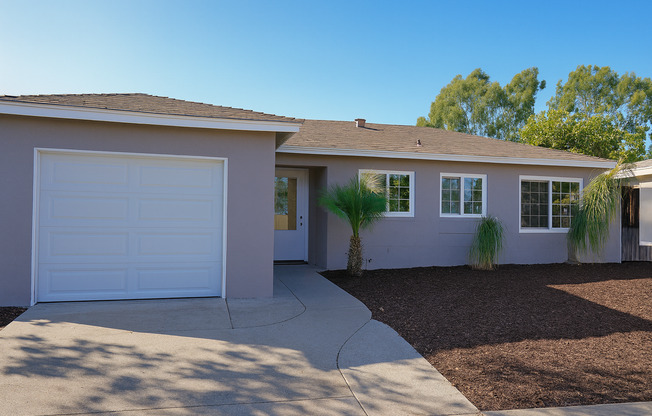 7 Bed 3 Bath House on Tipton- Great for Big Groups!!