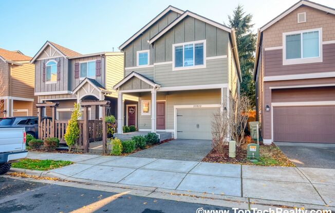 Lovely Home In A Excellent Location! 4 Bedrm 2.5 Bath **PET FRIENDLY!**