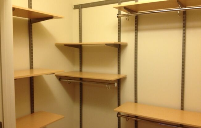 Studio, 1 bath, 450 sqft, $1,925, Unit 120