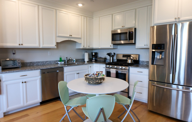 2 beds, 2 baths, 1,000 sqft, $7,500, Unit 9