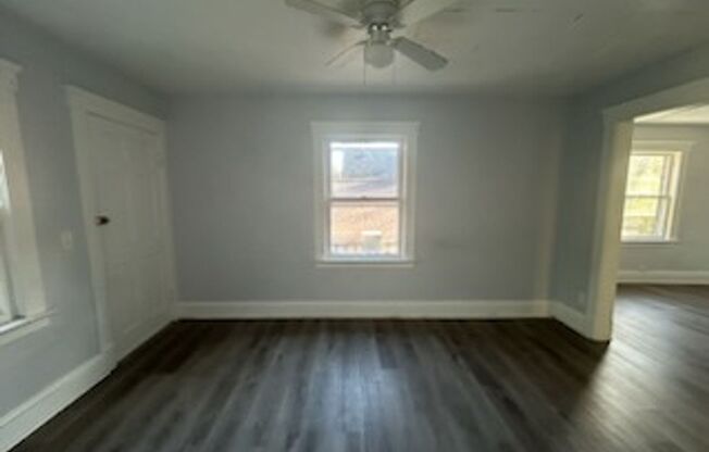 2 beds, 1 bath, $950, Unit Up