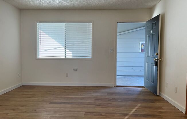 1 bed, 1 bath, 267 sqft, $1,050, Unit 15