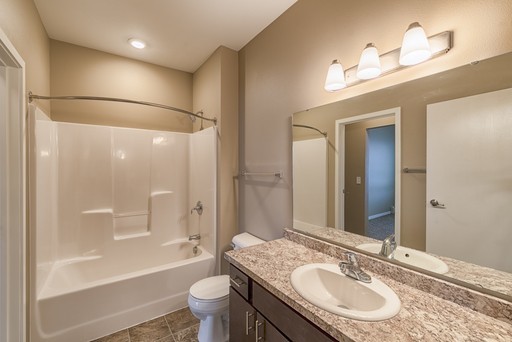 Studio, 1 bath, 610 sqft, $1,035, Unit 102