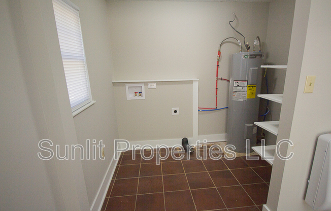 3 beds, 1 bath, 1,135 sqft, $1,400