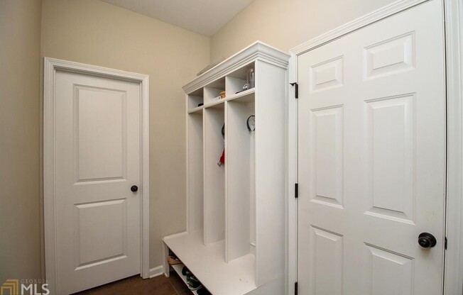 Wow, prime prime Newnan location, approx 1 mile to EVERYTHING! Hardwoods, Stainless, coffered ceilings, must see!