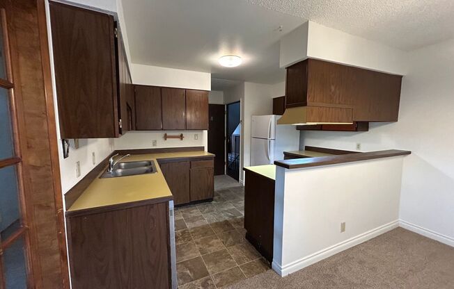 3 beds, 2 baths, 1,256 sqft, $1,750, Unit 28