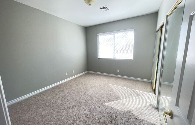 3 beds, 2.5 baths, $3,300