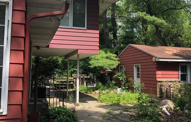 Single Family Home - River Views - Updated Finishes!