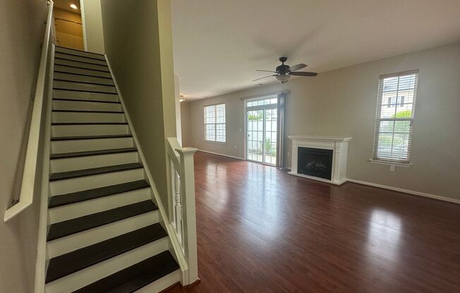 Beautiful townhouse style condo in Ridgely Manor!