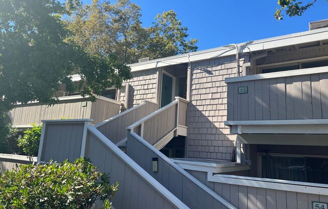 Beautiful 2 bed 2 bath Condo in Mountain View. Close to Downtown.