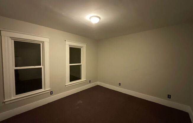 2 beds, 1 bath, $895, Unit 504 12th Street Down