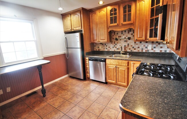 2 beds, 1.5 baths, $1,900, Unit Unit #3C