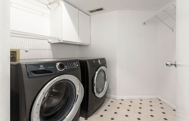 3 beds, 3.5 baths, $6,100