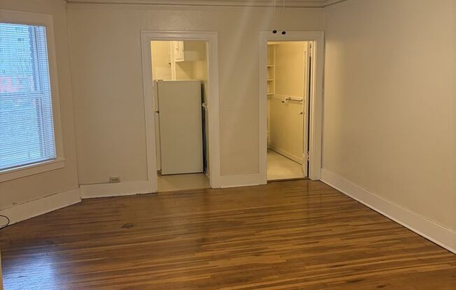 Studio, 1 bath, 405 sqft, $1,095, Unit 406