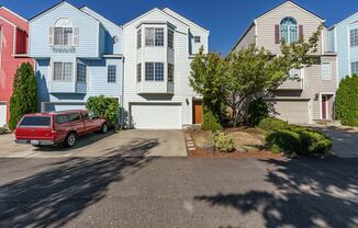 NO APPLICATION FEE 3 Bedroom 2.5 Bath Townhome in Camas - New Carpet, Windows and Paint