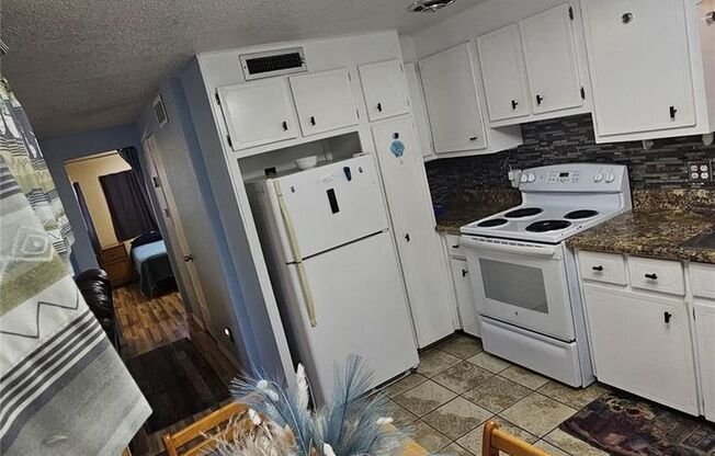 Regency Cove 55+ Gated Community - Charming 1 bedroom, 1 bathroom for rent, won't last long!!