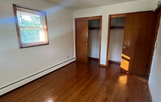 2 beds, 1 bath, 903 sqft, $1,290, Unit D-2