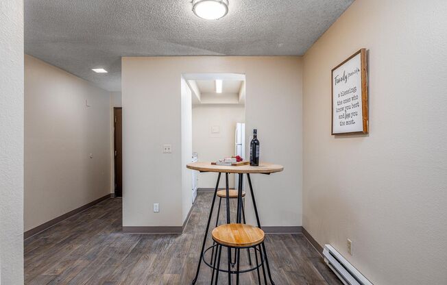 1 bed, 1 bath, 700 sqft, $925