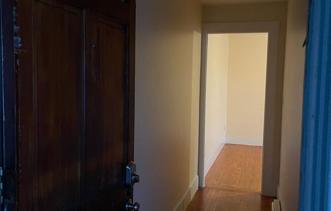 2 beds, 1 bath, $1,850, Unit 100-301