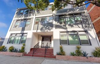 Beautiful Modern Studio apartment located in Downtown Long Beach!!!