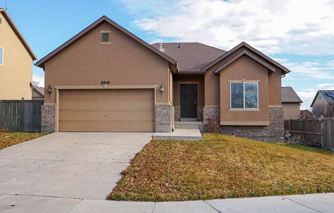 3 bedroom, 2 Bathroom Eagle Mountain Home