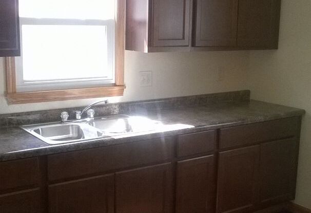 3BR SINGLE FAMILY MULTI LEVEL HOME WITH GARAGE, YARD, PORCH, REDONE, VERY NICE!