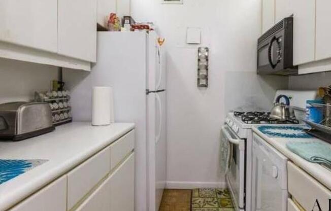 1 bed, 1 bath, 700 sqft, $5,000, Unit 30-S
