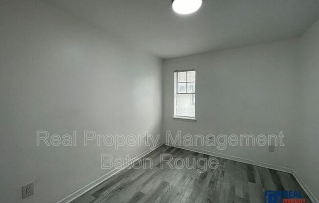 2 beds, 1.5 baths, 900 sqft, $950, Unit Unit B