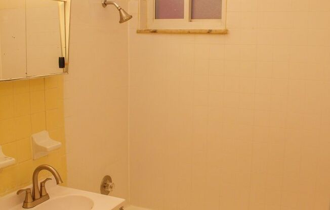 2 beds, 1 bath, 665 sqft, $950, Unit 1732P
