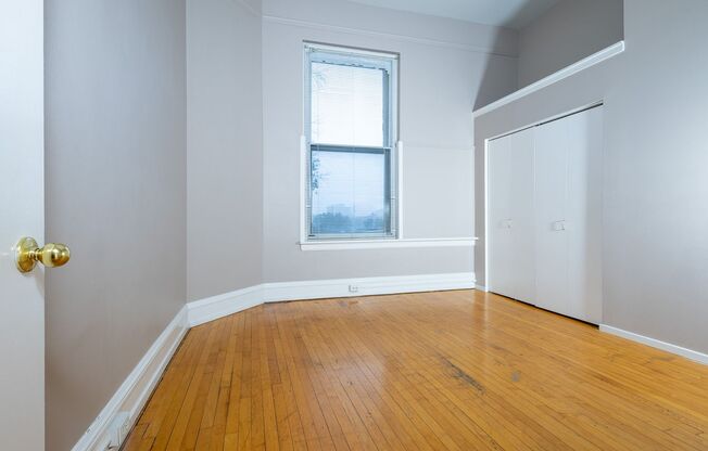 1 bed, 1 bath, $829, Unit 3819 Jones St #207