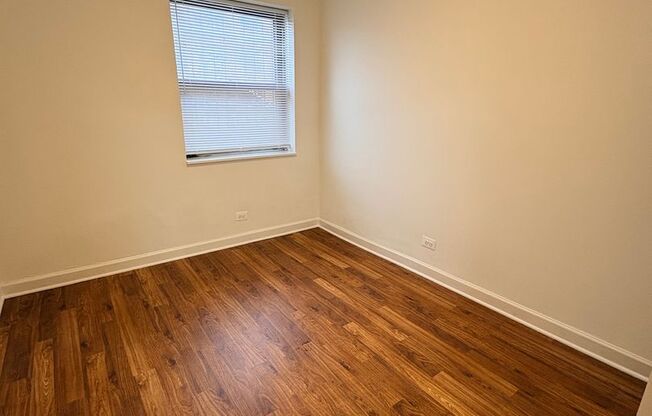 2 beds, 1 bath, 900 sqft, $1,295, Unit WL 012