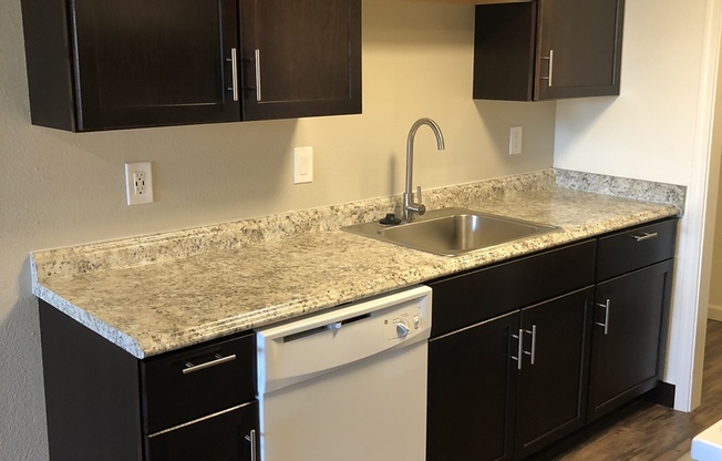2 beds, 1 bath, 950 sqft, $1,200, Unit 221
