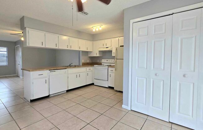 2 beds, 1 bath, 915 sqft, $1,450