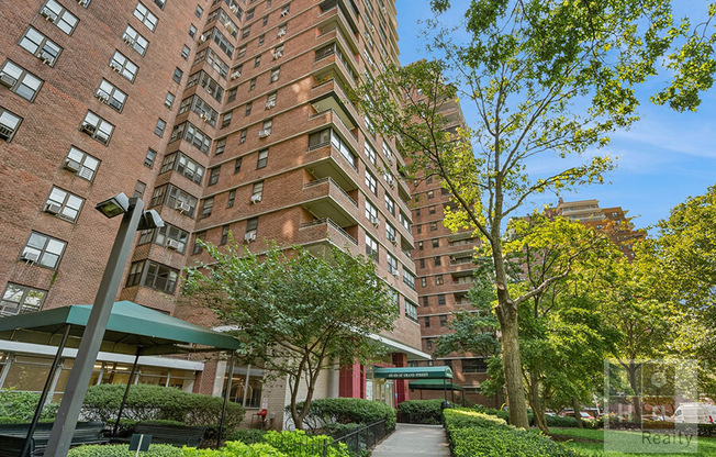 2 beds, 1 bath, $4,950, Unit F505