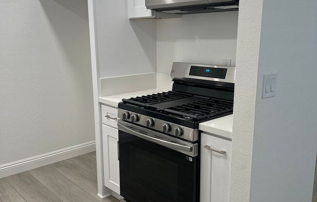 2 beds, 1 bath, 802 sqft, $2,695, Unit 6820-A