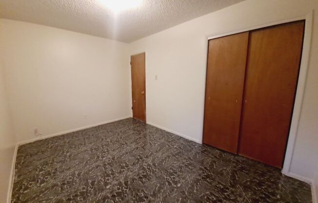 2 beds, 1 bath, 800 sqft, $1,090