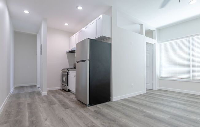 Modern and Charming Junior 1-bedroom Apartment