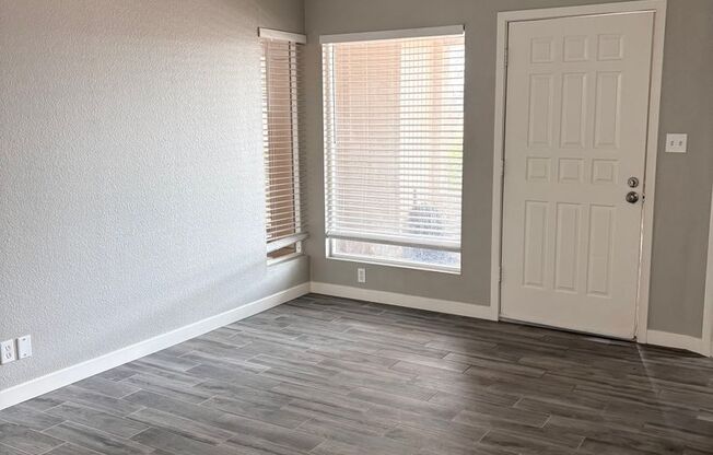 **BEAUTIFUL RENOVATED 2 BEDROOM/2 BATHROOM PATIO HOME IN CHANDLER (CHANDLER BLVD & COOPER)**