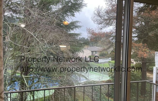Gresham 2 Bedroom Condo with Garage