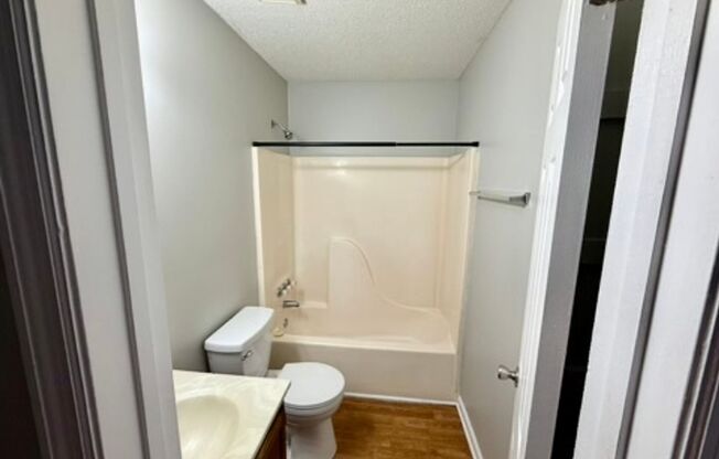 2 beds, 1 bath, 750 sqft, $1,045, Unit B-505C4