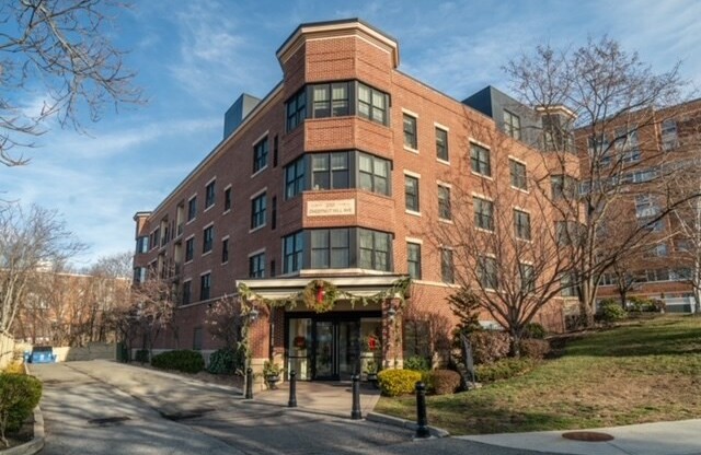 150 CHESTNUT HL AVE