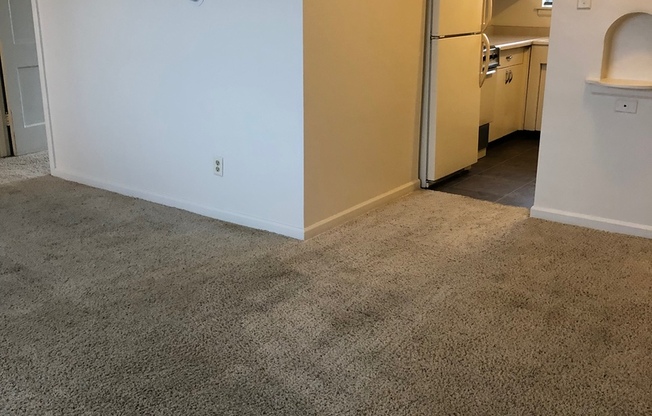 1 bed, 1 bath, 580 sqft, $595, Unit 1300-1610