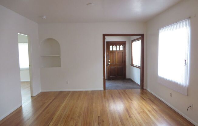 4 Br, 2 Ba  Great Nob Hill Location, Two living areas.  Nice Hardwood, Near UNMH.