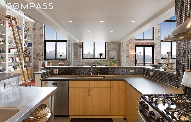330 WYTHE AVE