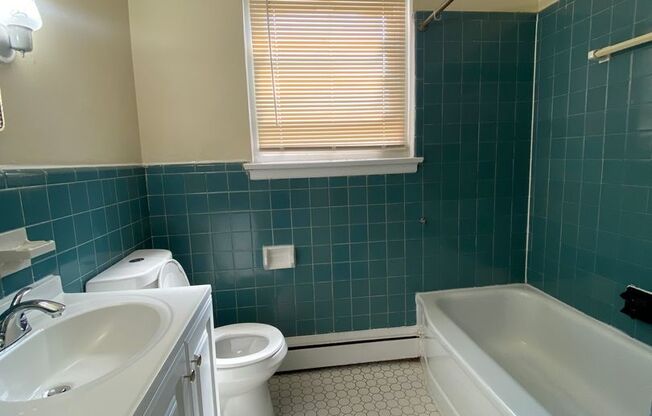 1 bed, 1 bath, 610 sqft, $995, Unit G204