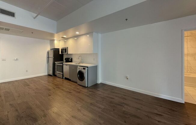 1 bed, 1 bath, 715 sqft, $2,097.5, Unit 304